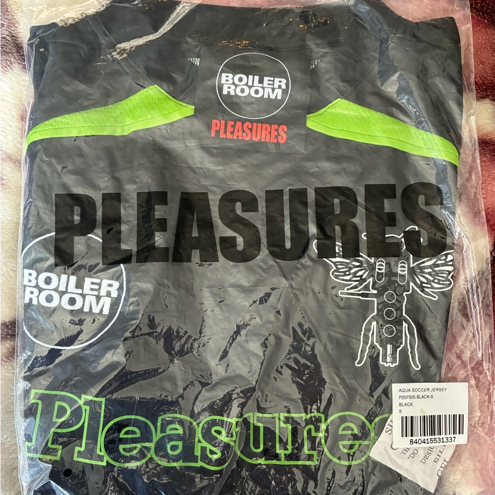 BOILER ROOM-Official Merchandise Pleasures Black and Green Jersey (with fish)